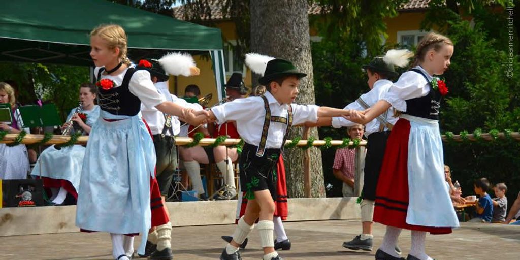 traditional German cultural festival with people in folk costumes